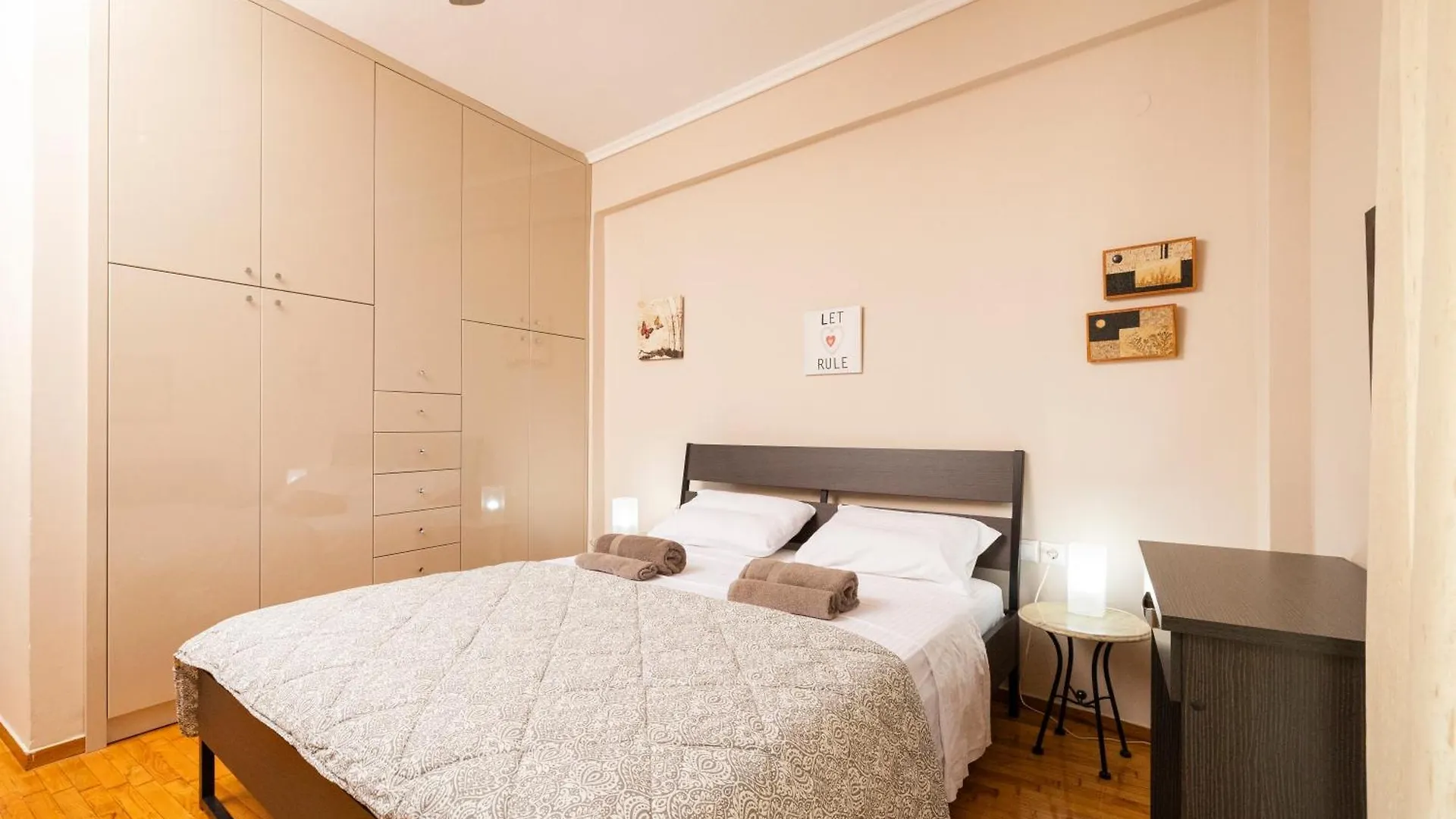 Four Reasons Apts Ntepo Thessaloniki 0*,  Greece