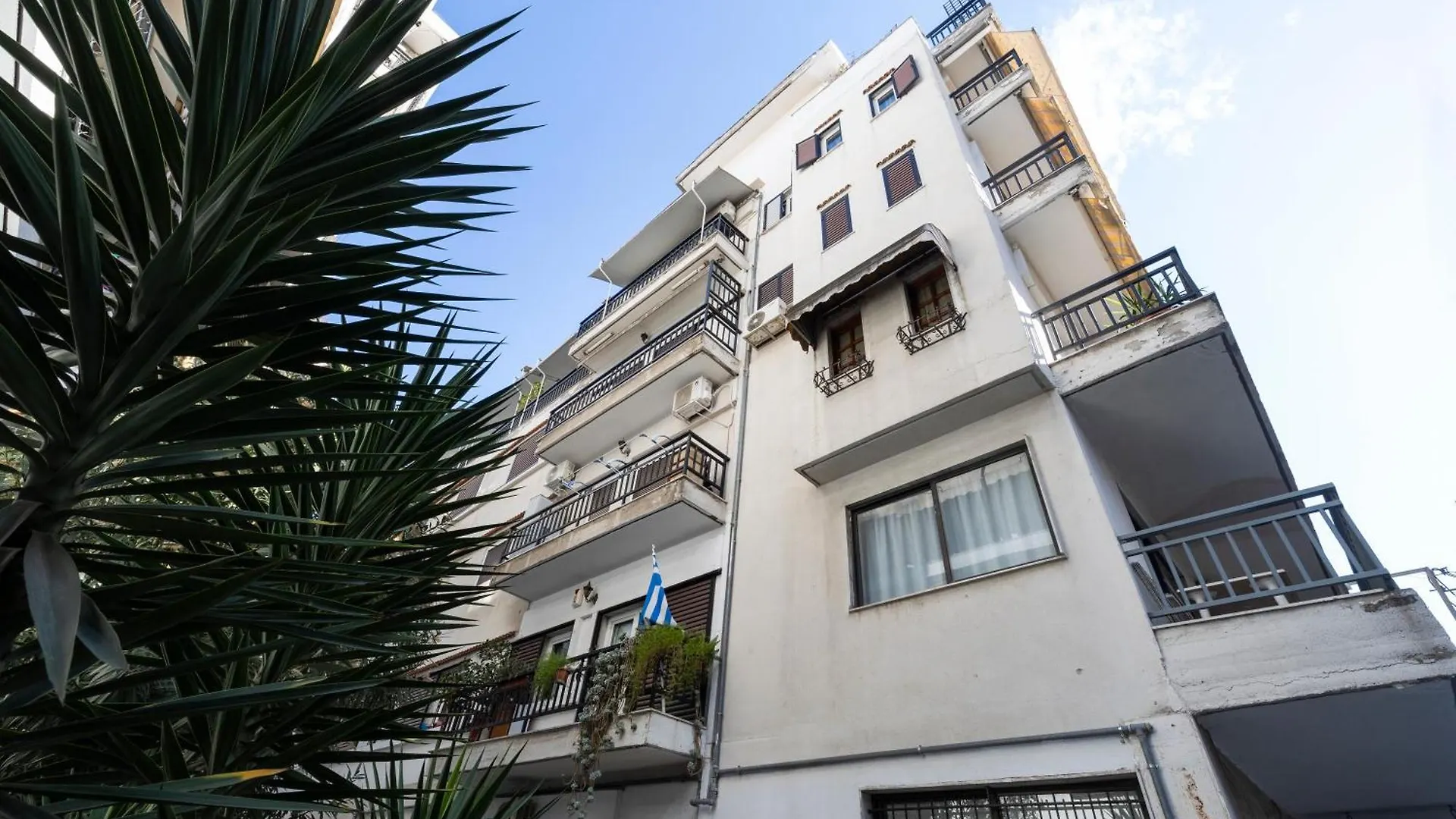 Four Reasons Apts Ntepo Thessaloniki Apartment
